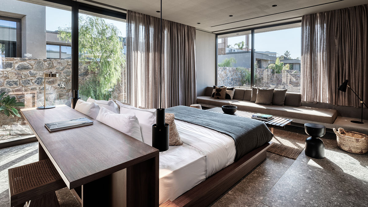 Tropical Open Plan Suite shared Pool